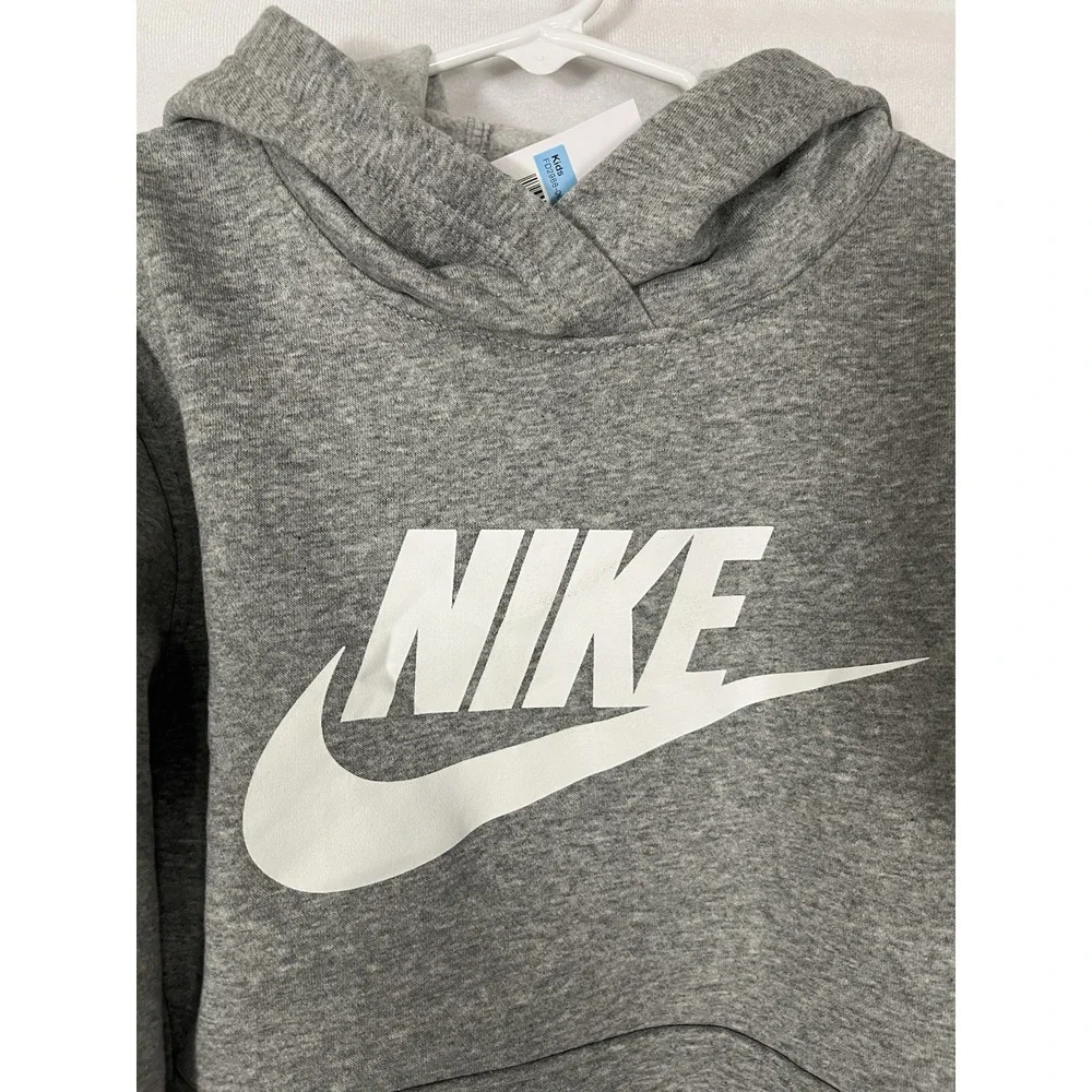 Nike sportswear club